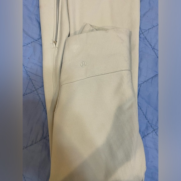 (0)Lululemon flare leggings - Picture 6 of 7